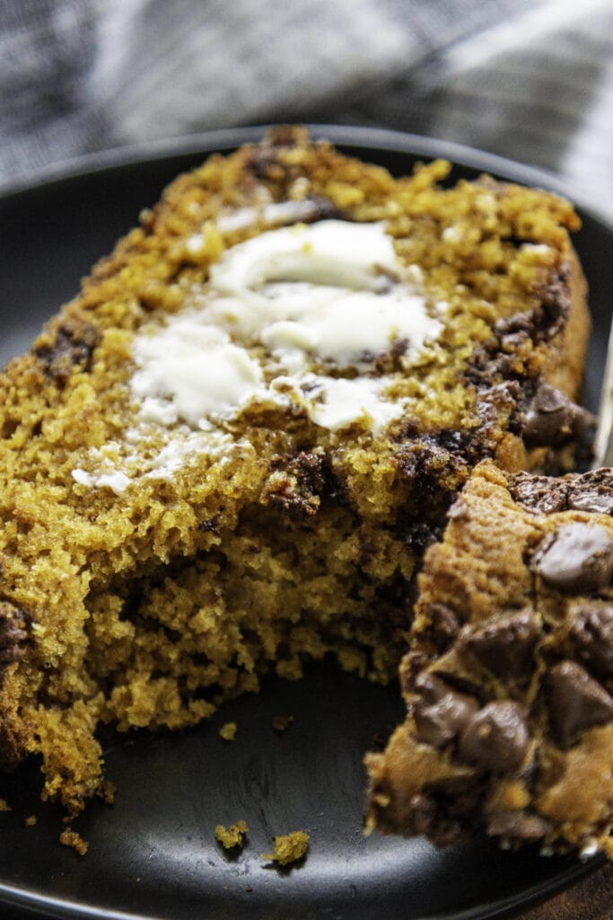 slice of pumpkin chocolate chip bread