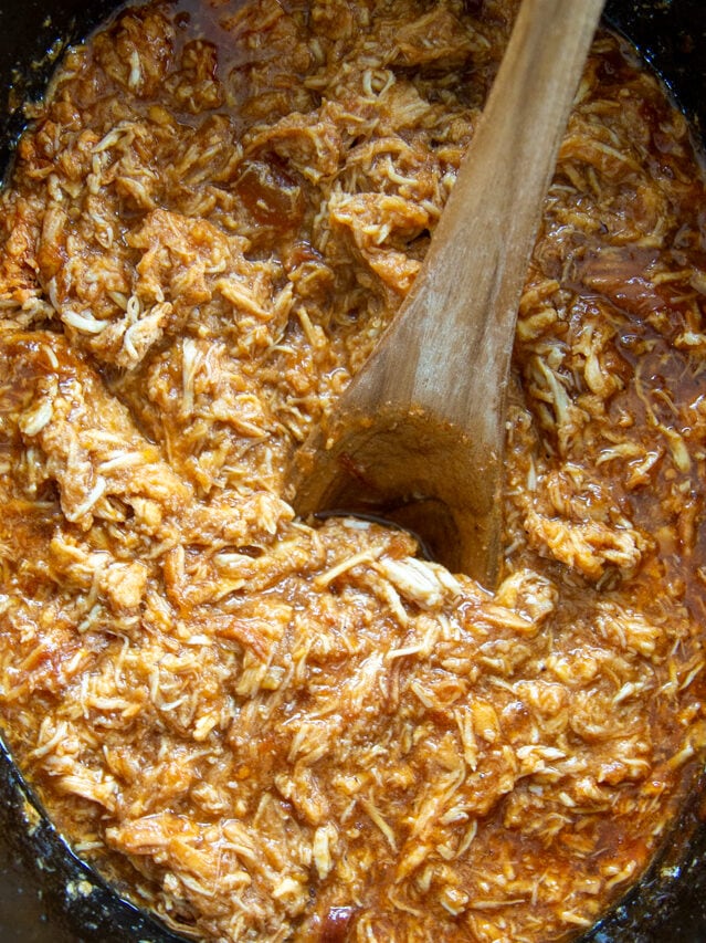 slow cooker bbq chicken recipe top view