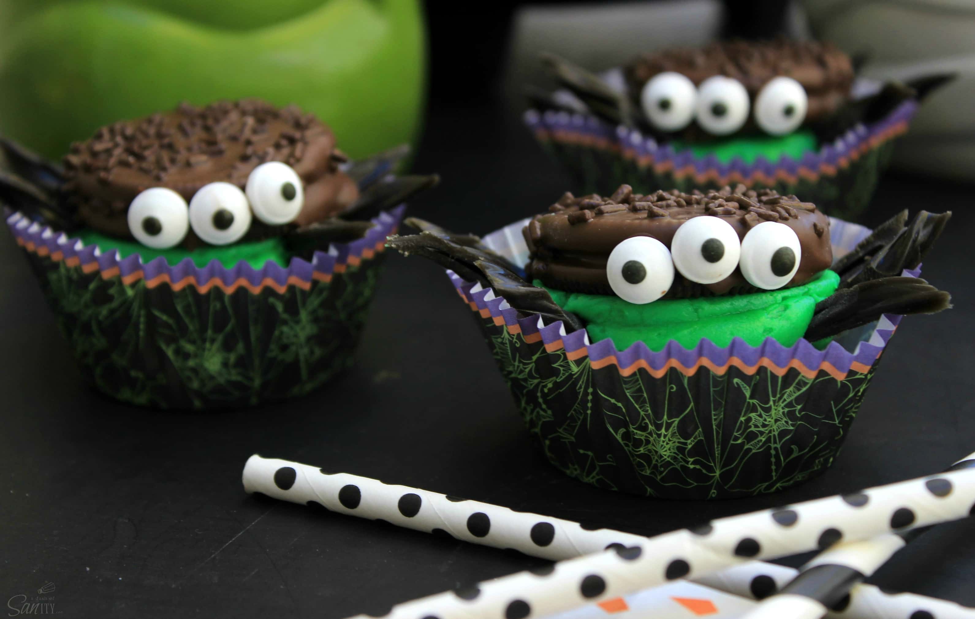 three oreo spider cookies
