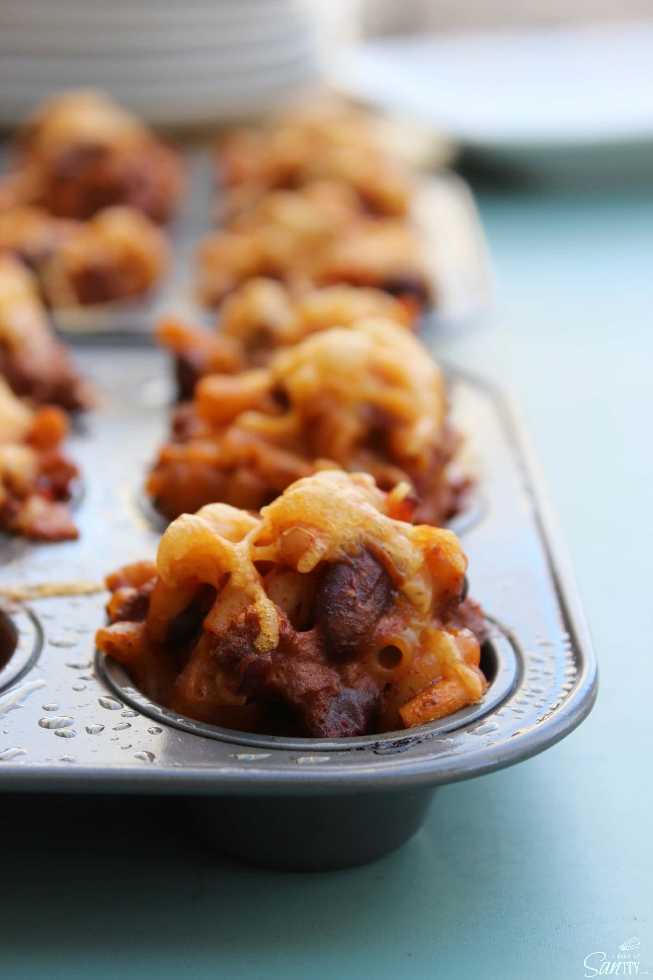 These Chili Cheese Mac Bites are perfect for a game day appetizer, a convenient bite for a party or a fun way to serve for dinner. An easy delicious recipe! These Chili Cheese Mac Bites are perfect for a game day appetizer, a convenient bite for a party or a fun way to serve for dinner. An easy delicious recipe!