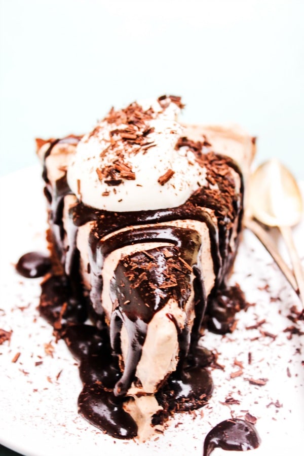 slice fudge pie