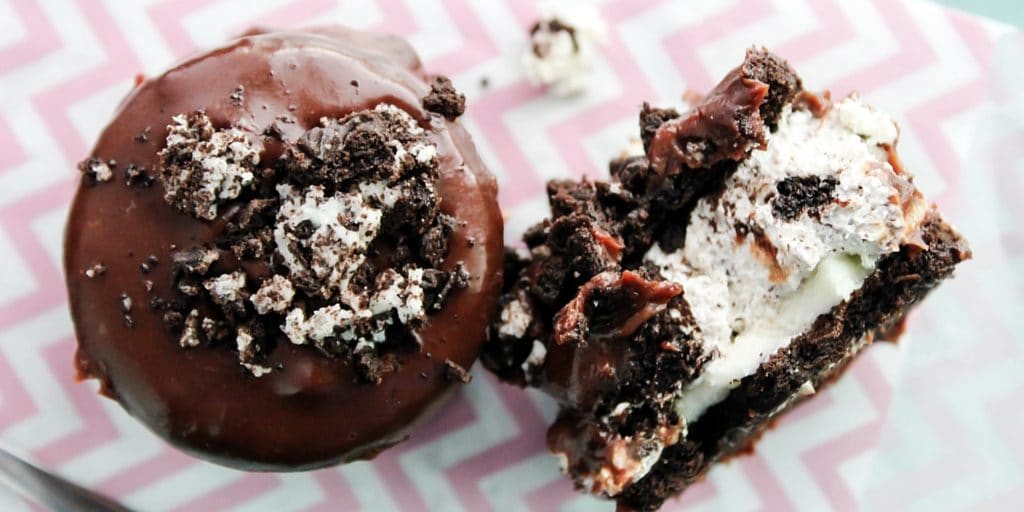 close up shot Mini Oreo No-Bake Cheesecakes with one cut in half