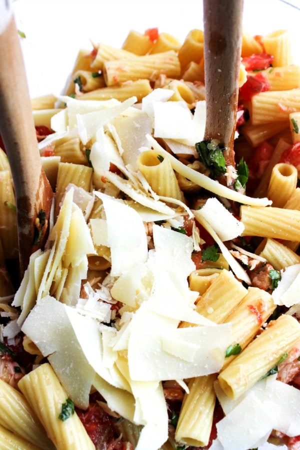 Seafood Margherita Pasta is a light pasta dish made with fresh tomatoes and herbs that make for a mouthwatering dish that will quickly become a favorite.