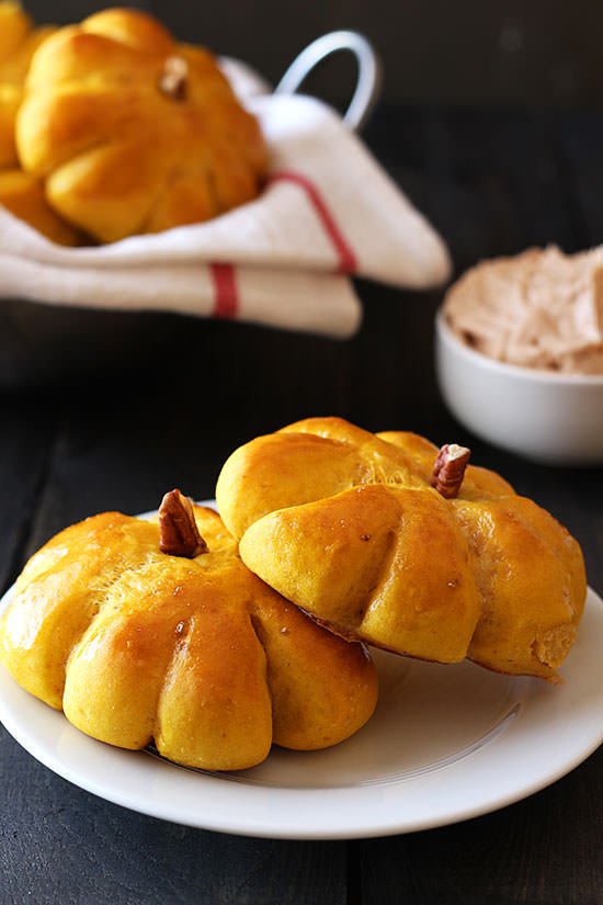 Pumpkin-Bread-Rolls-07