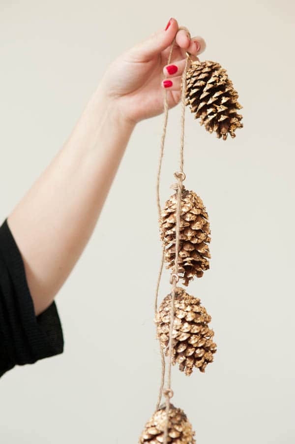 DIY GOLD LEAF PINE CONE GARLAND
