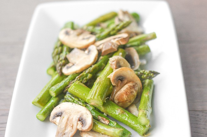 ROASTED GARLIC ASPARAGUS AND MUSHROOMS
