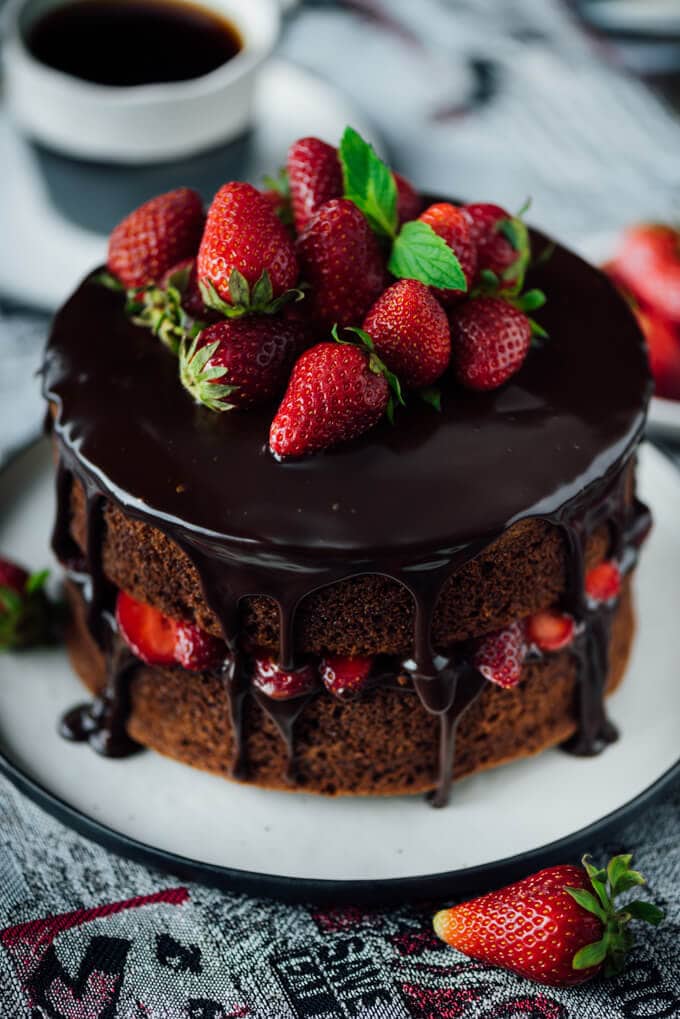 STRAWBERRY CHOCOLATE CAKE