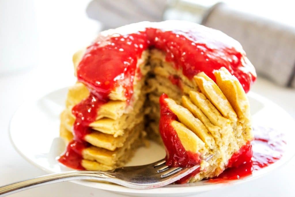 oatmeal pancakes recipe with raspberry sauce