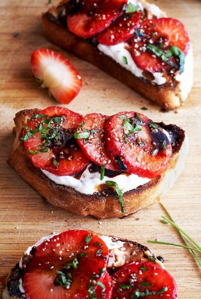 FRESH STRAWBERRY CROSTINI