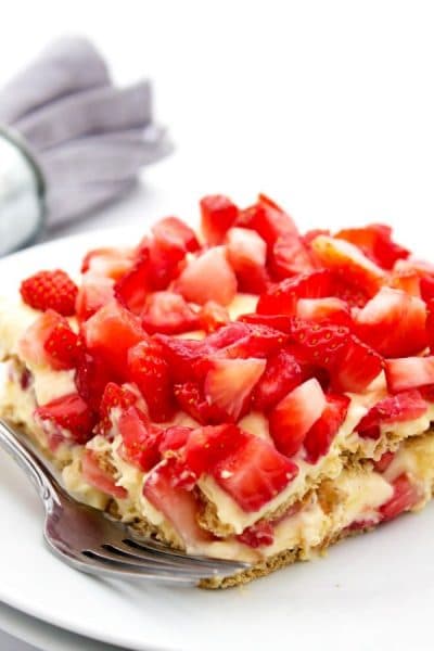 NO BAKE STRAWBERRY CHEESECAKE ICEBOX CAKE