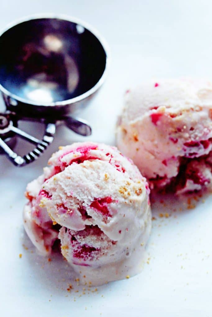 STRAWBERRY CHEESECAKE ICE CREAM