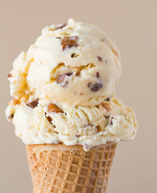 MALTED VANILLA ICE CREAM WITH PEANUT BRITTLE MILK CHOCOLATE CHUNKS