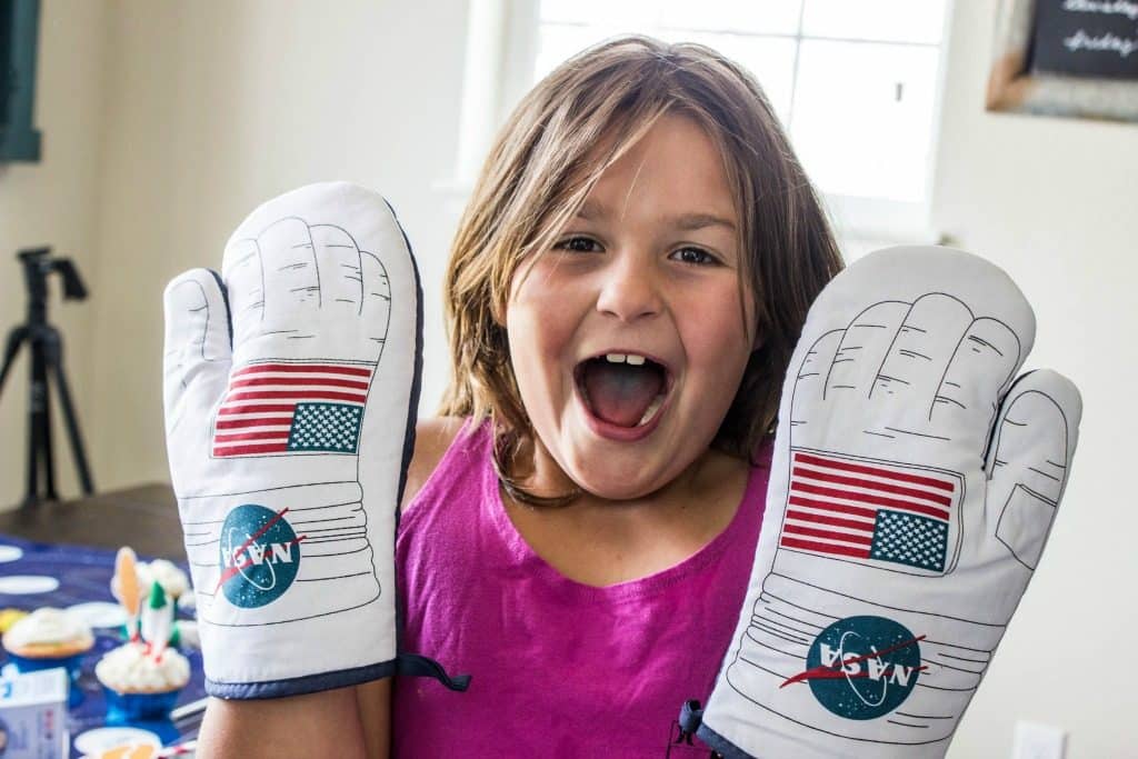 EASY ROCKET CUPCAKES NASA Oven mits, cupcakes on gauzy themed table in back
