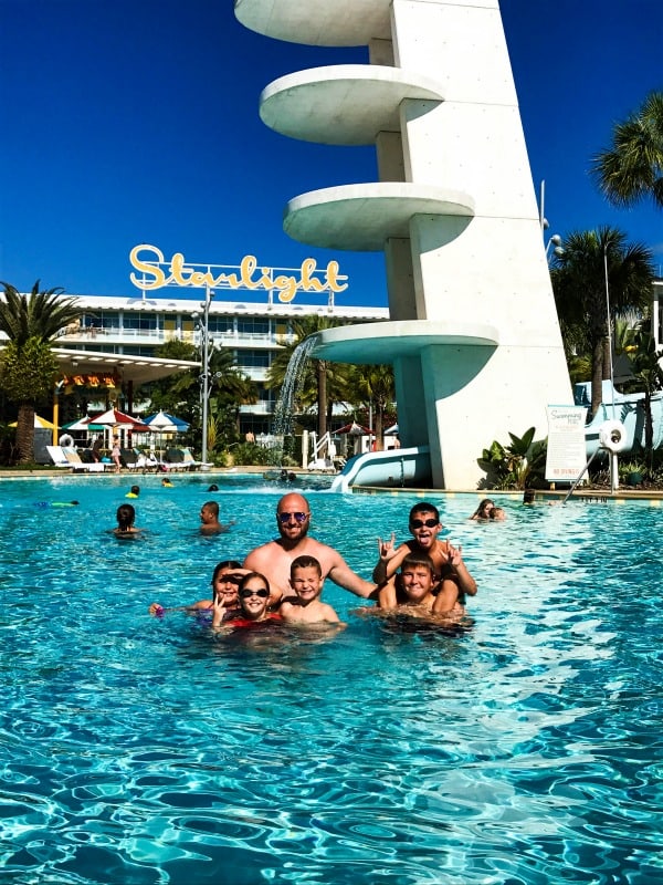 photo of kids in the starlight pool at universal studios