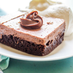 CHOCOLATE CHEESECAKE BROWNIE BARS - decadent and delicious this no-bake chocolate cheesecake with a fudgey brownie base will have you drooling.