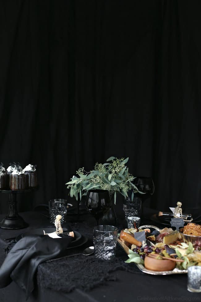 This collection of the BEST COLLECTION FOR HALLOWEEN gives you everything. From a little fright to a delicious bite, we have you covered.