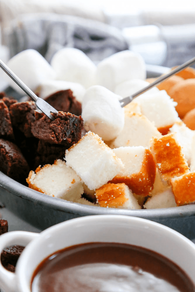 Rich, creamy and decadent this CHOCOLATE PEANUT BUTTER FONDUE recipe is so easy to make and insanely delicious to devour. chocolate fondue dippers
