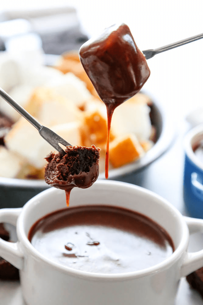 Rich, creamy and decadent this CHOCOLATE PEANUT BUTTER FONDUE recipe is so easy to make and insanely delicious to devour. chocolate fondue with dippers