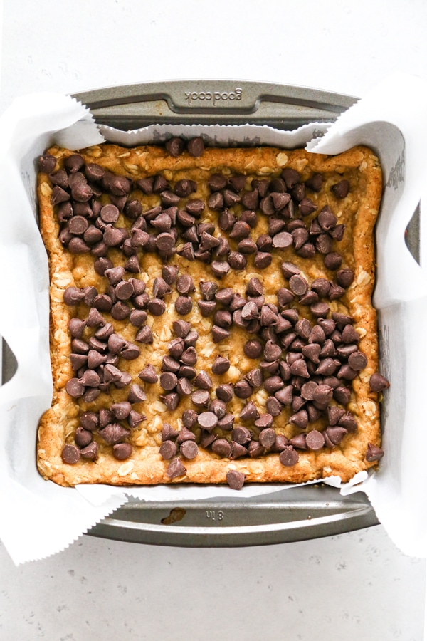the chocolate chips sprinkled over the top of the crust.