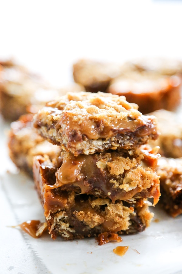 a stack of three bars.