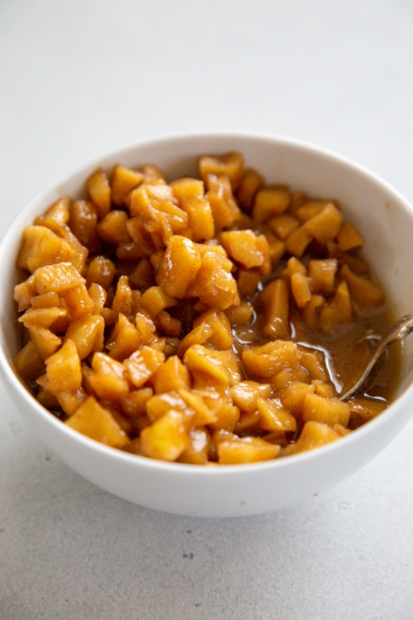 a bowl of cooked caramel apples