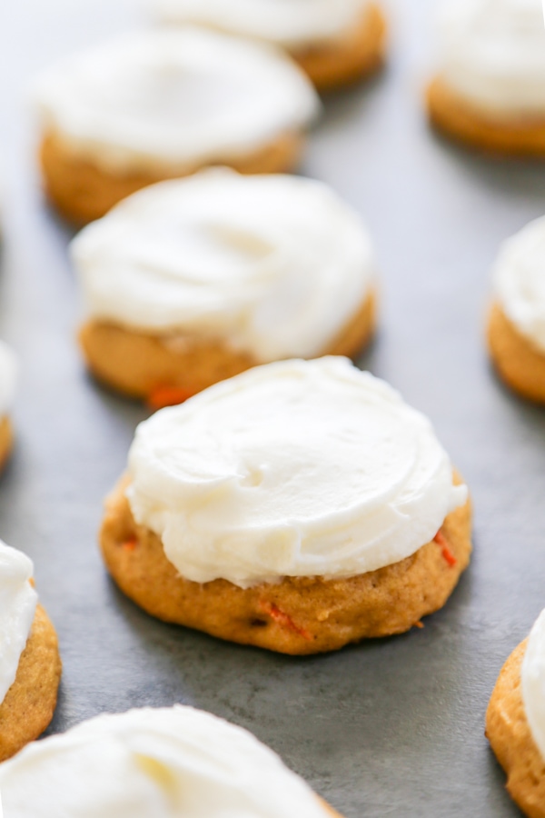 soft carrot cake cookies lined up.