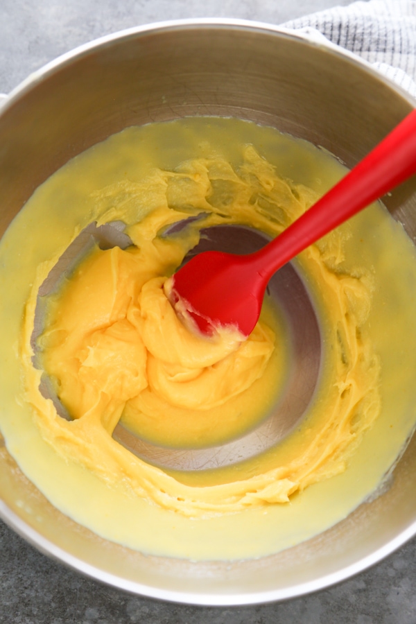 the pudding and sour cream mixed in a bowl.