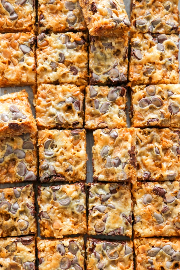 overhead shot of the sliced hello dolly bars.