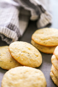 close-up shot of the cookies.