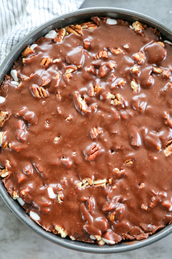 overhead shot of the cheesecake.