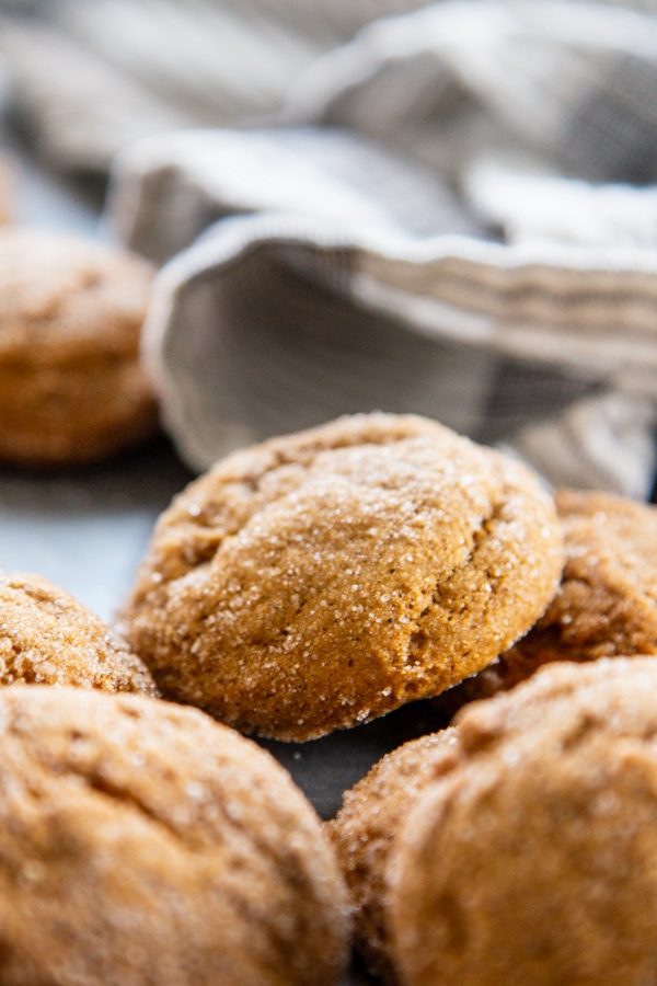 bunch of ginger cookies