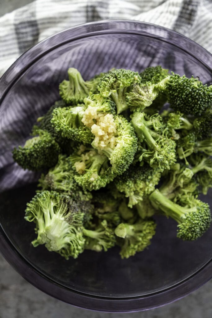 broccoli with garlic in bowl