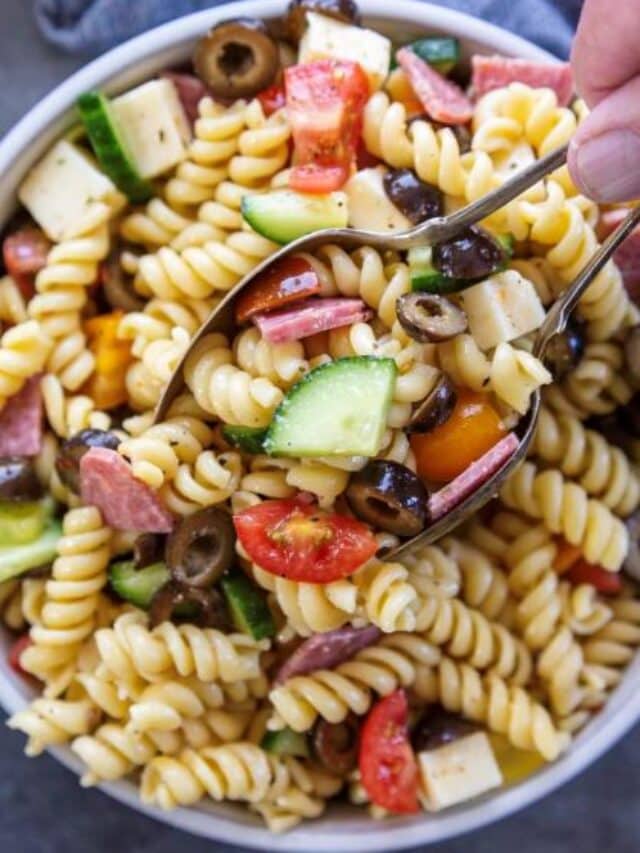 Easy-Pasta-Salad close up shot