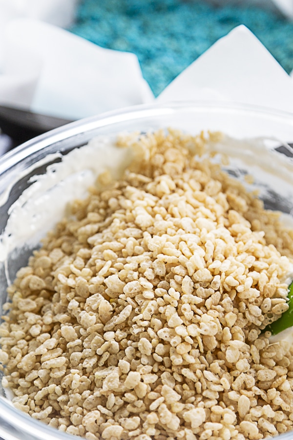 rice krispie cereal in bowl