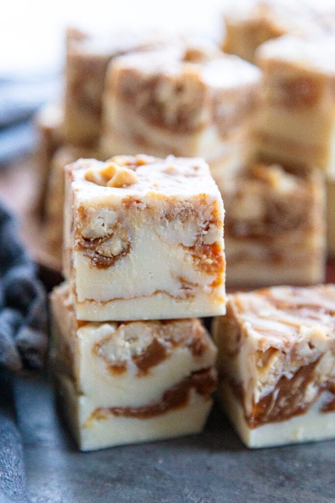 white chocolate caramel and cashews fudge
