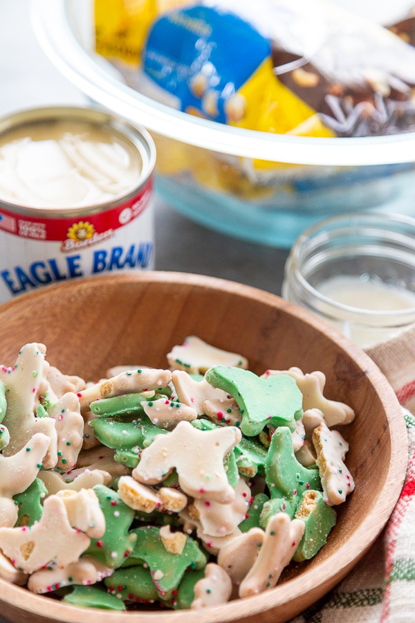 ingredient for white chocolate Christmas cookie fudge