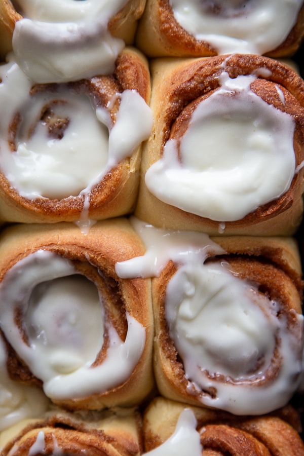 cinnamon rolls frosten in pan